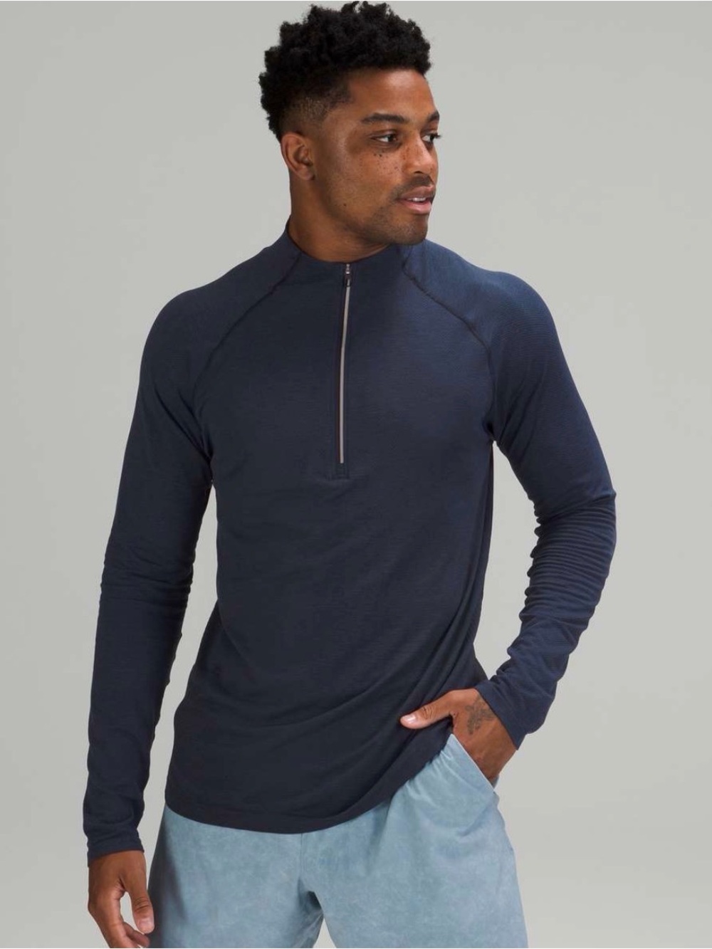 Lululemon metal vent half zip pullover navy blue size large